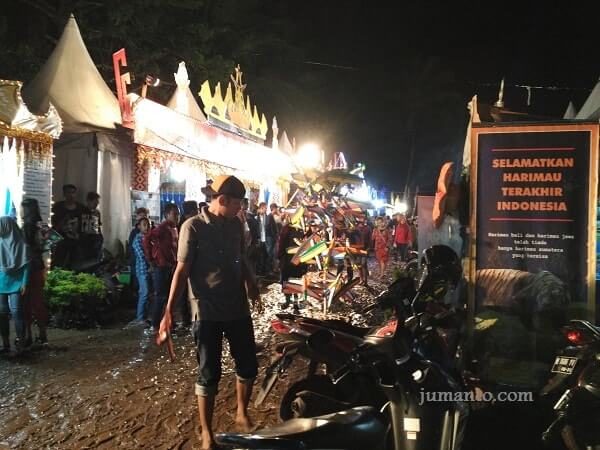 jalanan becek di acara tanggamus expo