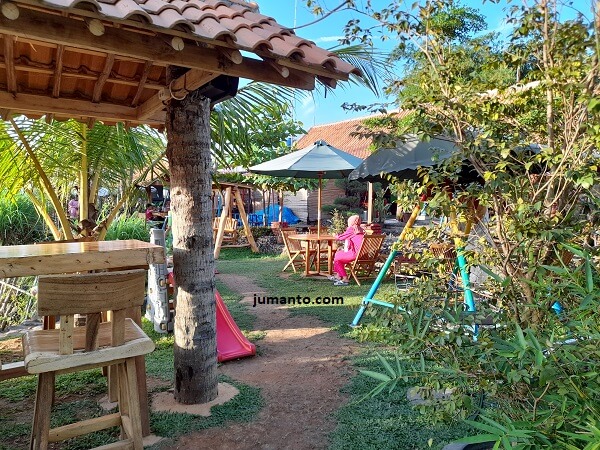 Wahana Wisata di Taman Semilir 23 Metro